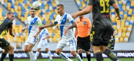Rukh Lviv gegen Dynamo Kiew